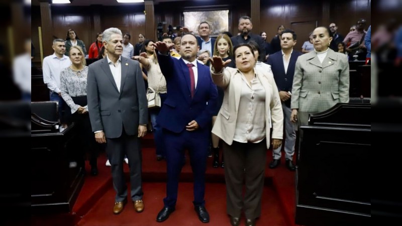 75 Legislatura toma protesta al Cabildo provisional de Irimbo