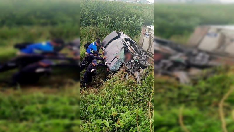 Familia moreliana se dirigía a fiesta, pero se accidentó en carretera 