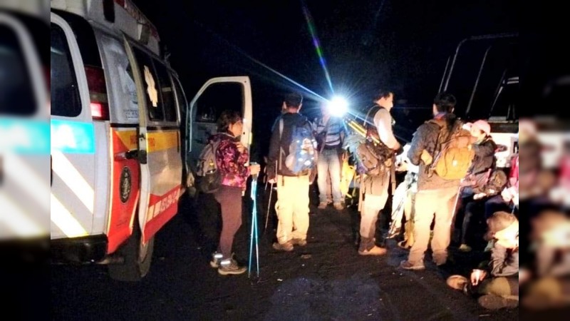 Rescatan a grupo de turistas que se extravió, en el Paricutín 