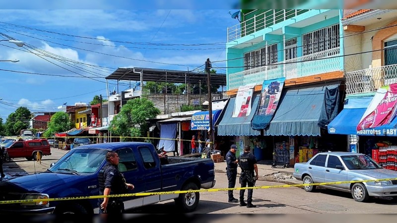 Ejecutan a adolescente afuera de una tienda, en Apatzingán 