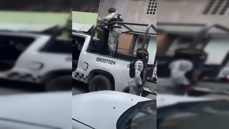 Oficial de la GN dispara accidentalmente y causa terror en tianguis de Uruapan