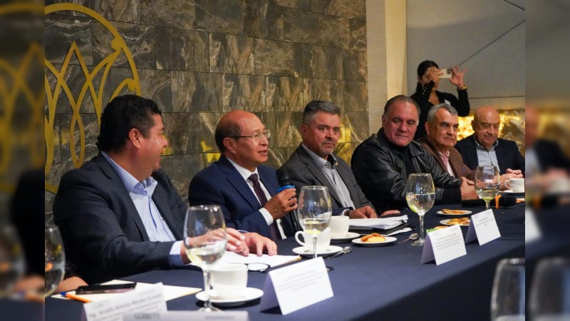 Jorge Reséndiz dialoga con empresarios sobre Bicentenario del PJM y reforma judicial