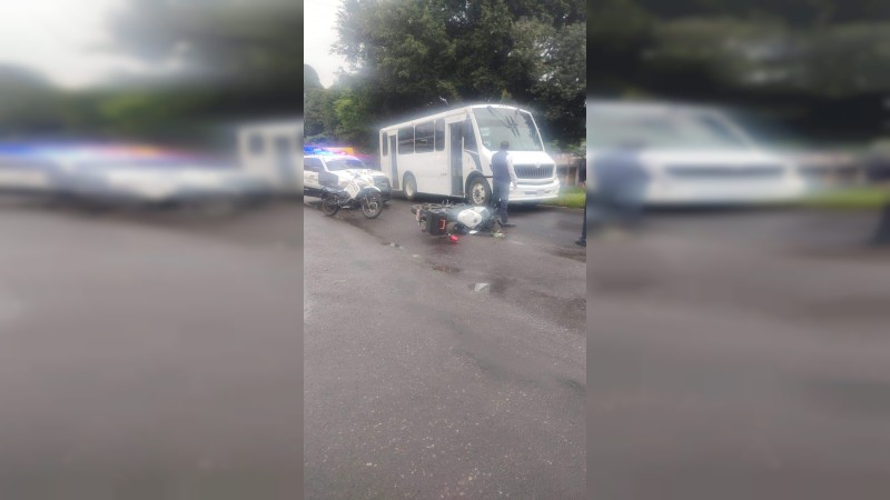 Policía vial queda herido tras chocar su moto contra camión, en Uruapan 