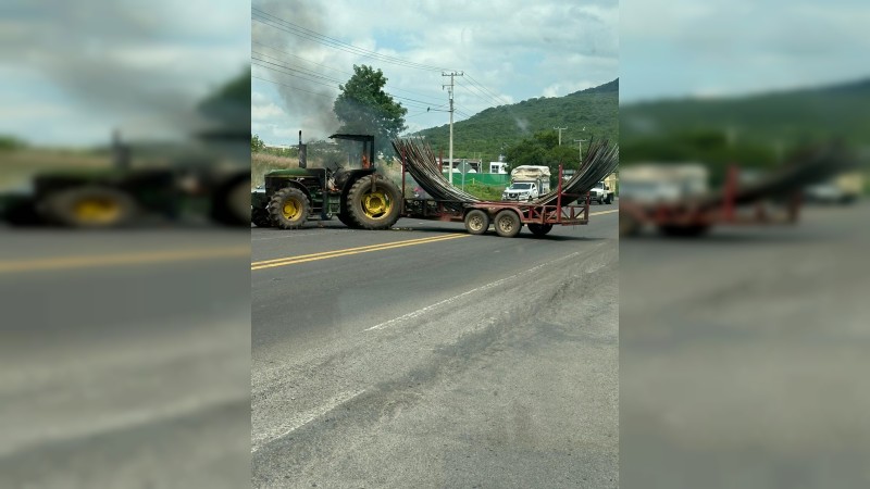 Delincuentes se enfrentan con policías, en Tangancícuaro 