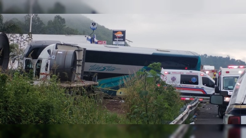 Fueron 2 fallecidos y 11 heridos, tras choque, en la Pátzcuaro-Cuitzeo 