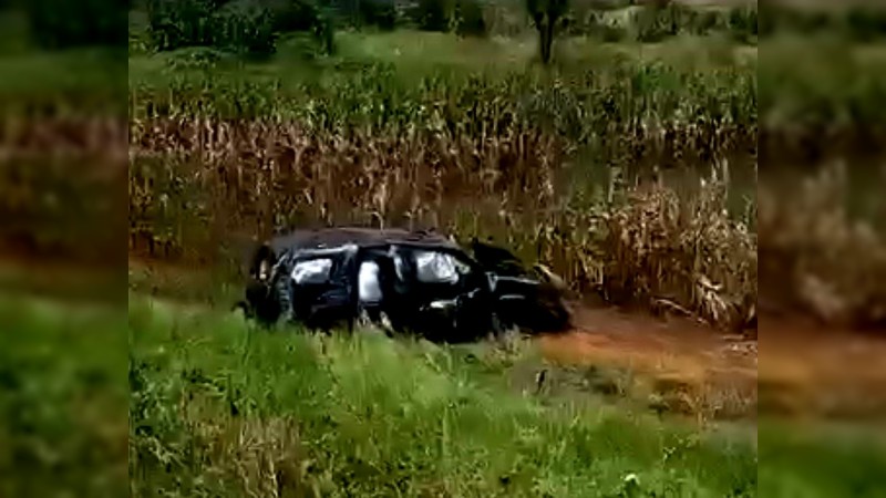 Tres muertos y 3 heridos, tras volcadura de auto, en la de Occidente 