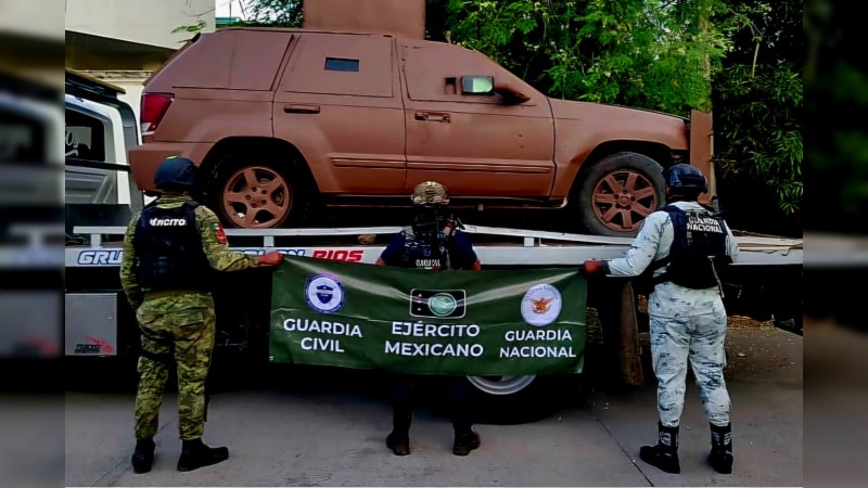 Policías y militares incautan un “monstruo” y armas, en Apatzingán  