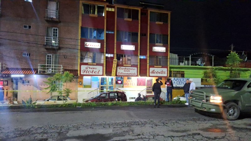 Rafaguean fachada del Gran Hotel Acosta, en Uruapan