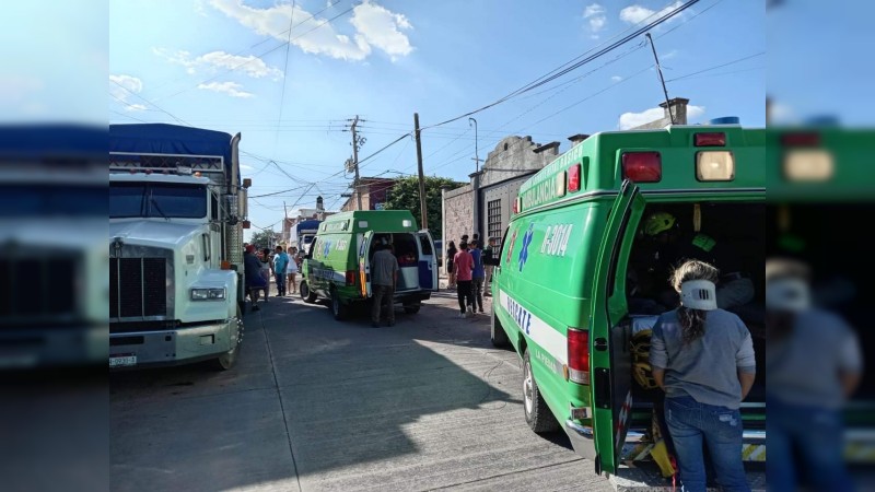 Camión embiste 13 autos y deja 2 muertos, en La Piedad  