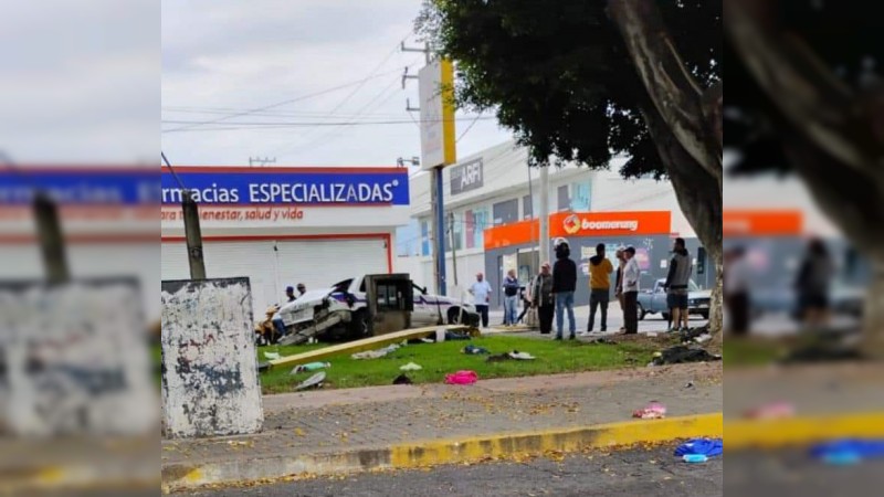 Choque en Uruapan deja dos muertos y un lesionado