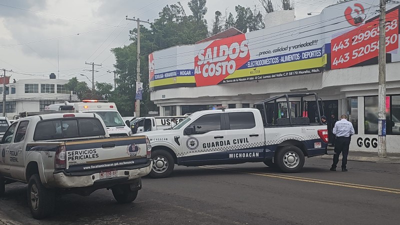 A balazos matan a una mujer adentro de Saldos al Costo, en Morelia