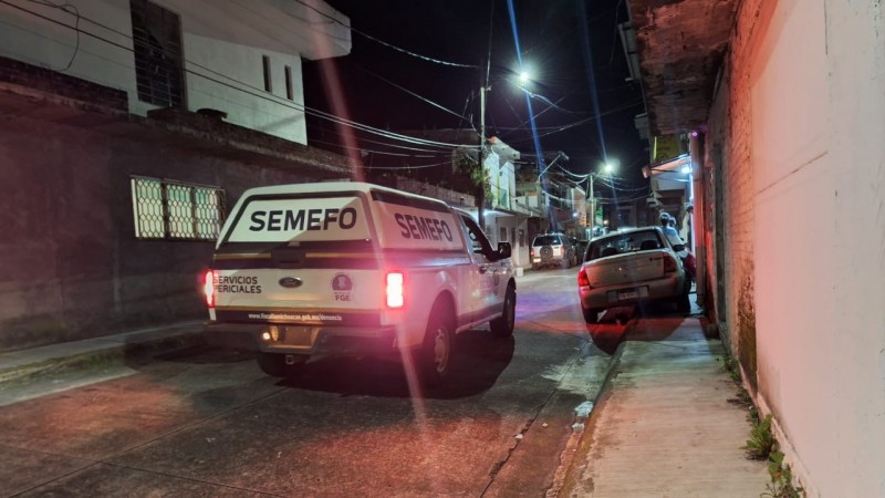 Caen 2 hombres de una azotea, en Uruapan; uno murió 