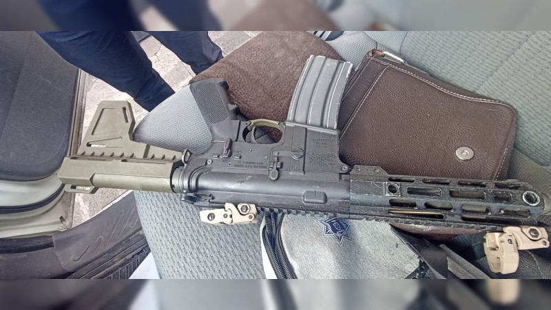 Hombre con armas de alto poder se “paseaba” por colonia de Morelia  