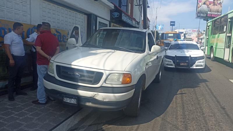 Hombre con armas de alto poder se “paseaba” por colonia de Morelia  