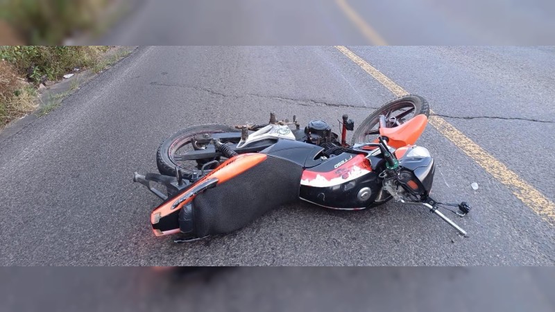 Dos jóvenes muertos y otro herido, tras derrape de moto, en Tuxpan 