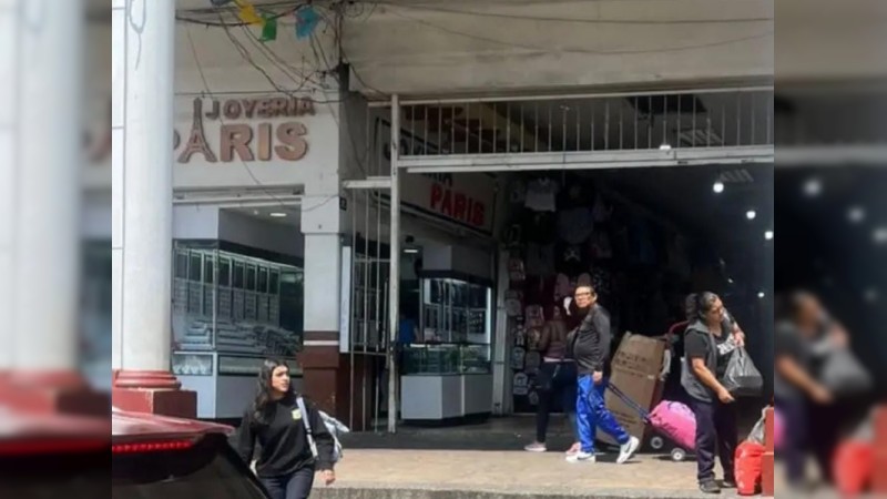 Pareja de delincuentes roba joyería, en Uruapan 