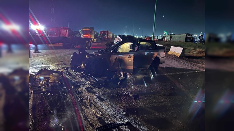 Choque en la Autopista Siglo XXI deja un muerto y un lesionado