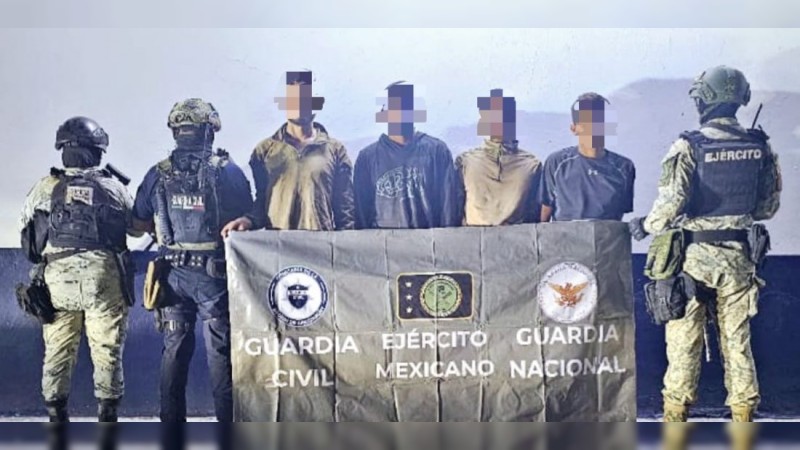 Atrapan a 4 presuntos miembros del CJNG, en Apatzingán 