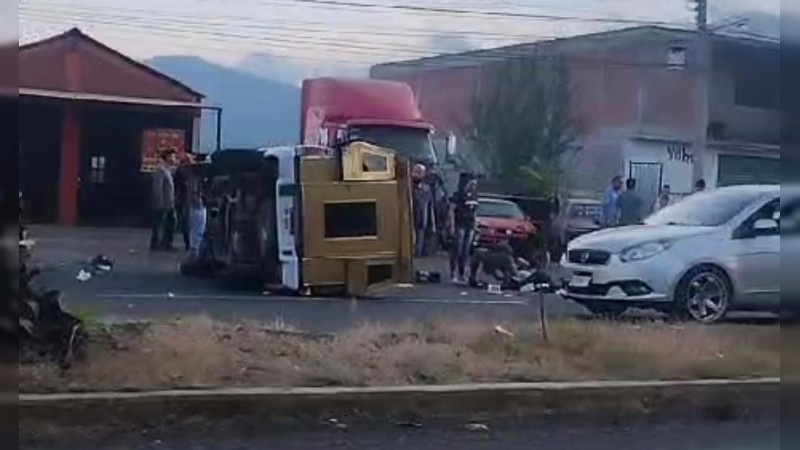 Choque-volcadura deja una adulta mayor muerta, en Morelia 