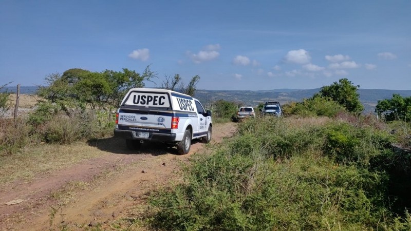 Tiran cadáver de un hombre con huellas de tortura, en Parácuaro 