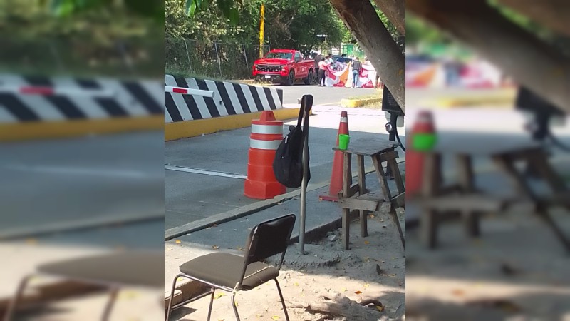 Toman caseta de la Siglo 21, en reclamo a aseguradora  