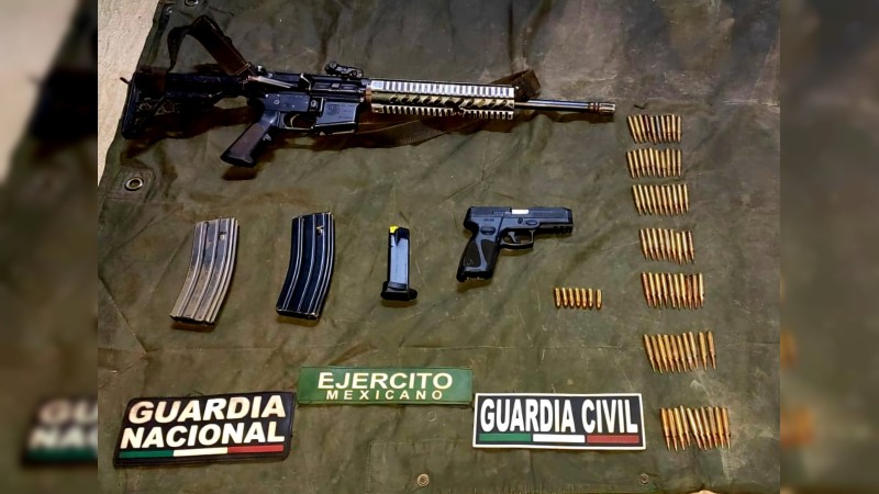 Detienen en Parácuaro a una pareja en posesión de arma larga y corta