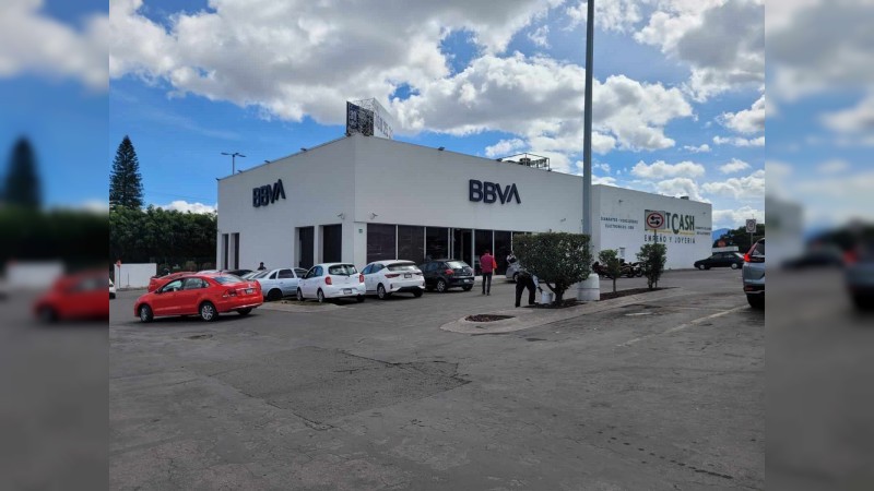 Asaltan a hombre dentro de un BBVA, en Morelia 