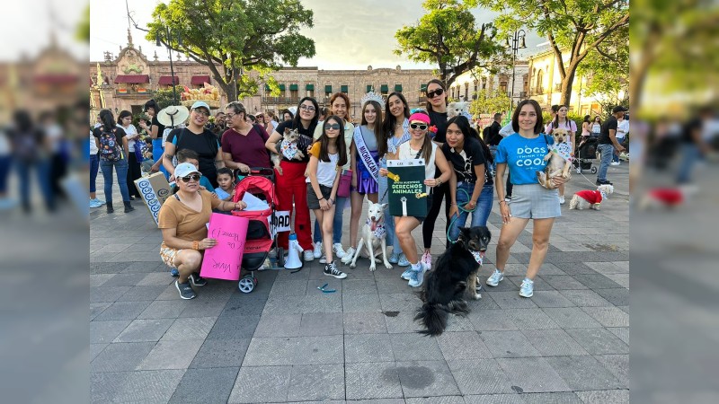 Activistas en pro de los animales se manifiestan, en Morelia  