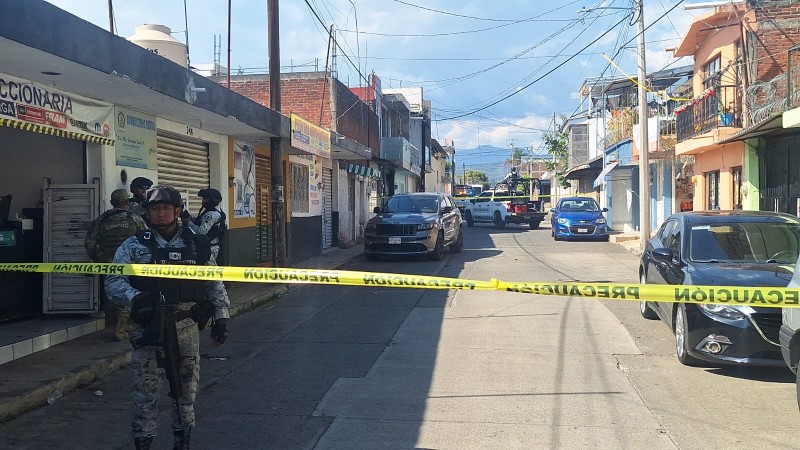 Atacan a tiros a tripulantes de camioneta, en Uruapan 