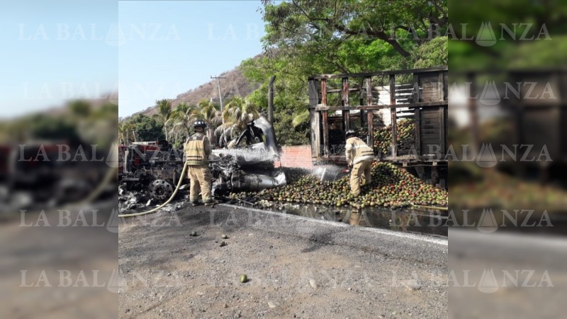 Bloqueada la carretera Uruapan-Lombardía