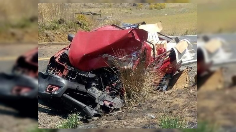 Chocan autobús con jornaleros y camioneta, en Paracho; hay 4 heridos  