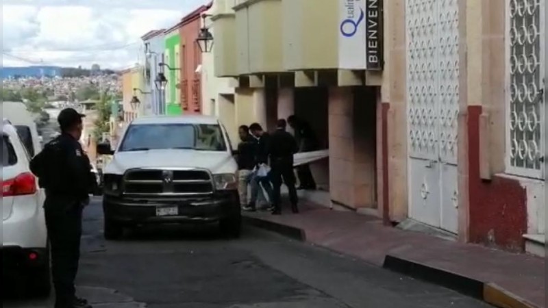 Muere hombre, tras caer del quinto piso de un hotel, en Morelia  