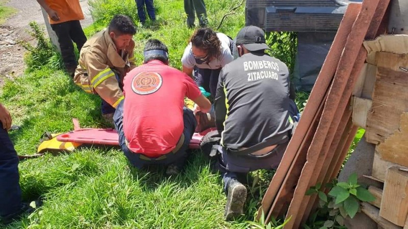 Joven que viajaba en caja de un camión se electrocutó al tocar cables