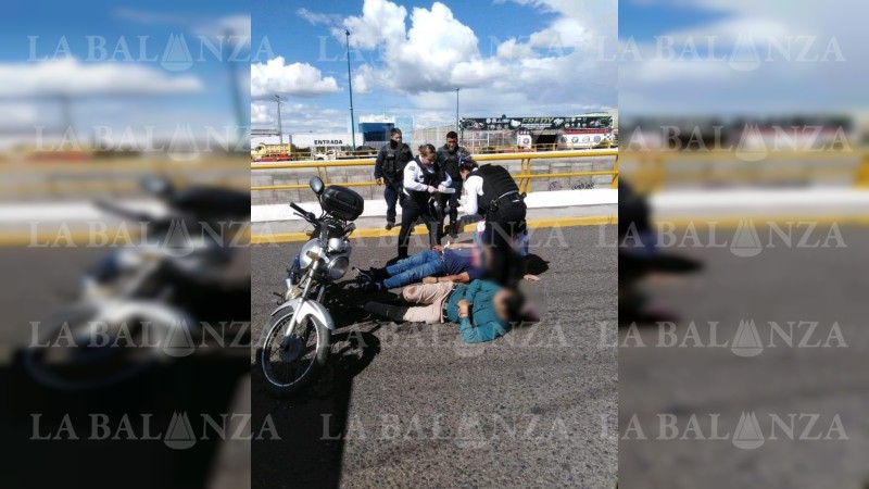 Resultan heridos 2 motociclistas, en Morelia