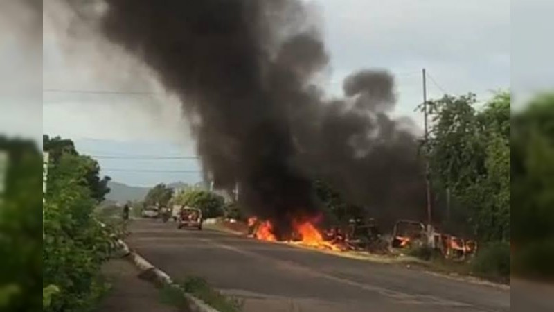  Retornan policías al lugar donde fueron asesinados 13 de sus compañeros, en Aguililla 