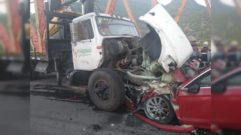 Dos choques en la “autopista de la muerte” dejan 2 fallecidos y 19 heridos  