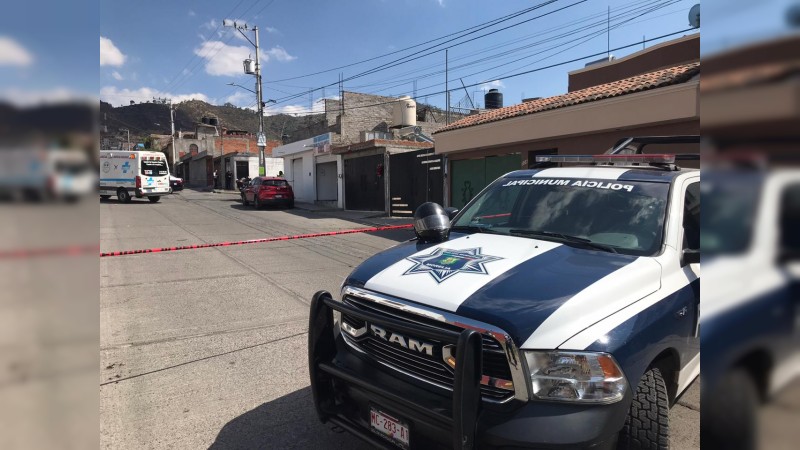 Ejecutan a 2 hombres y dejan herida a una mujer, en Morelia 