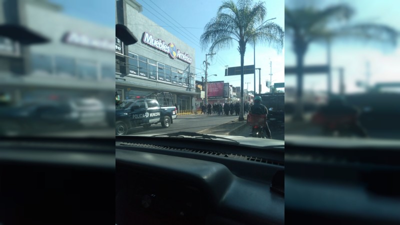 Zamora: policía paran labores y realizan marcha 