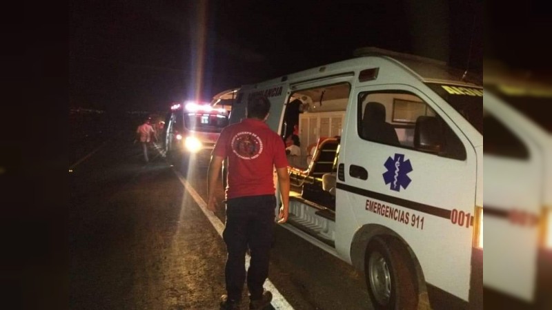 Veinte heridos deja volcadura de autobús del Cefereso de Buenavista  