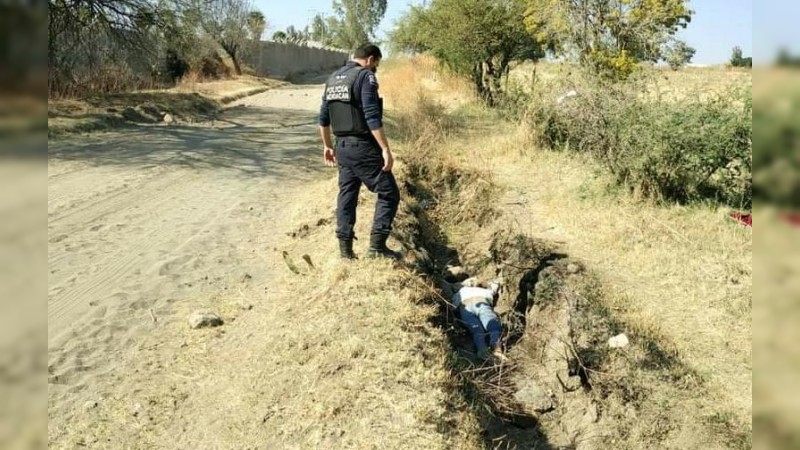 Hallan a una mujer muerta dentro de una zanja, en La Piedad 