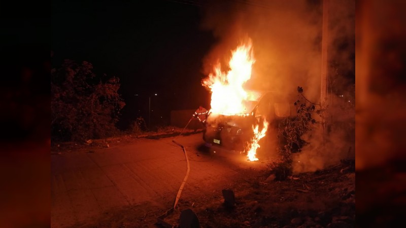 Motociclistas lanzan bombas molotov a unidad del transporte público 