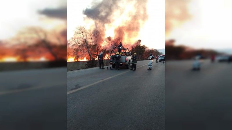 Incendio de pastizal alcanza un aserradero, en LC