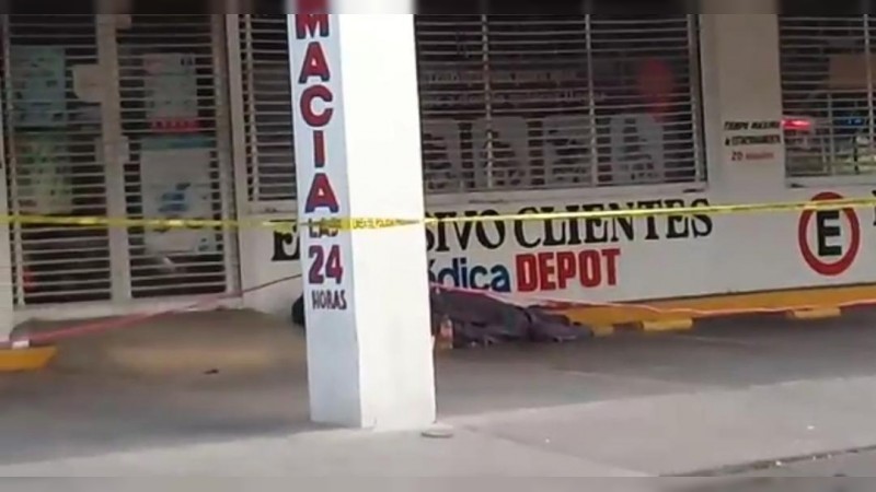 Hallan muerto a indigente afuera de hospital, en Morelia 