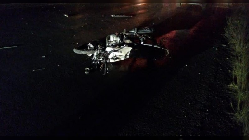 Choque entre moto y auto, deja un muerto y un herido, en Morelia