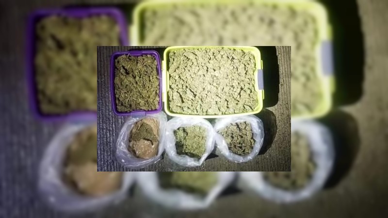 Detienen a pareja con varios kilos de mariguana, en Zitácuaro 