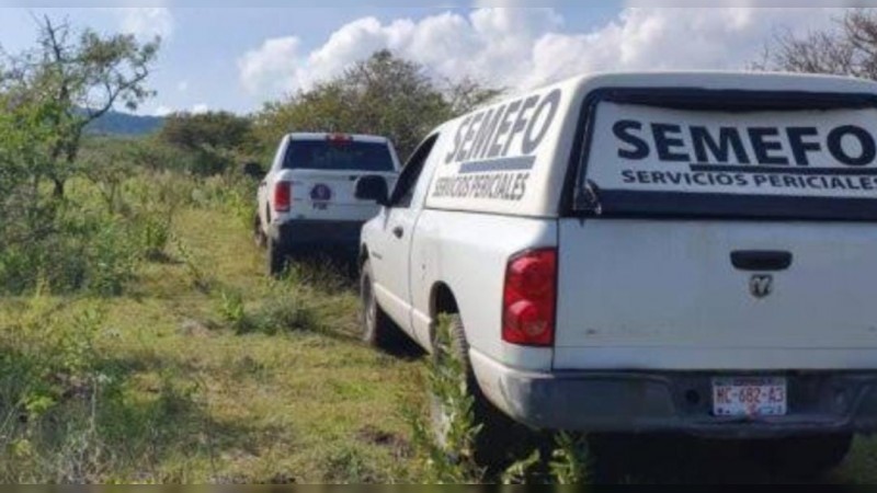 Volcadura de camioneta deja un muerto, en Tangancícuaro 