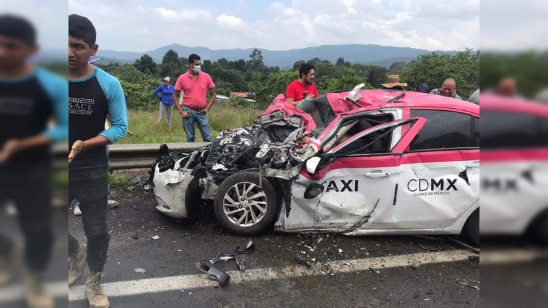 Choque en la Siglo 21 deja 2 muertos y 10 heridos  