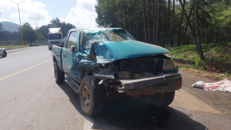 Choque en la autopista Siglo 21 deja cuatro heridos