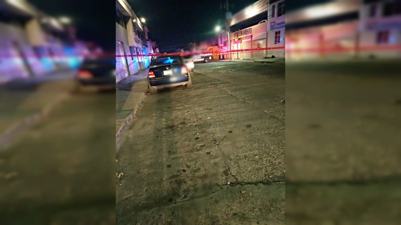 Sicarios balean a hombre afuera de una vivienda, en Morelia  