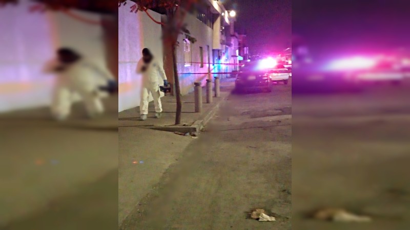 Sicarios balean a hombre afuera de una vivienda, en Morelia  